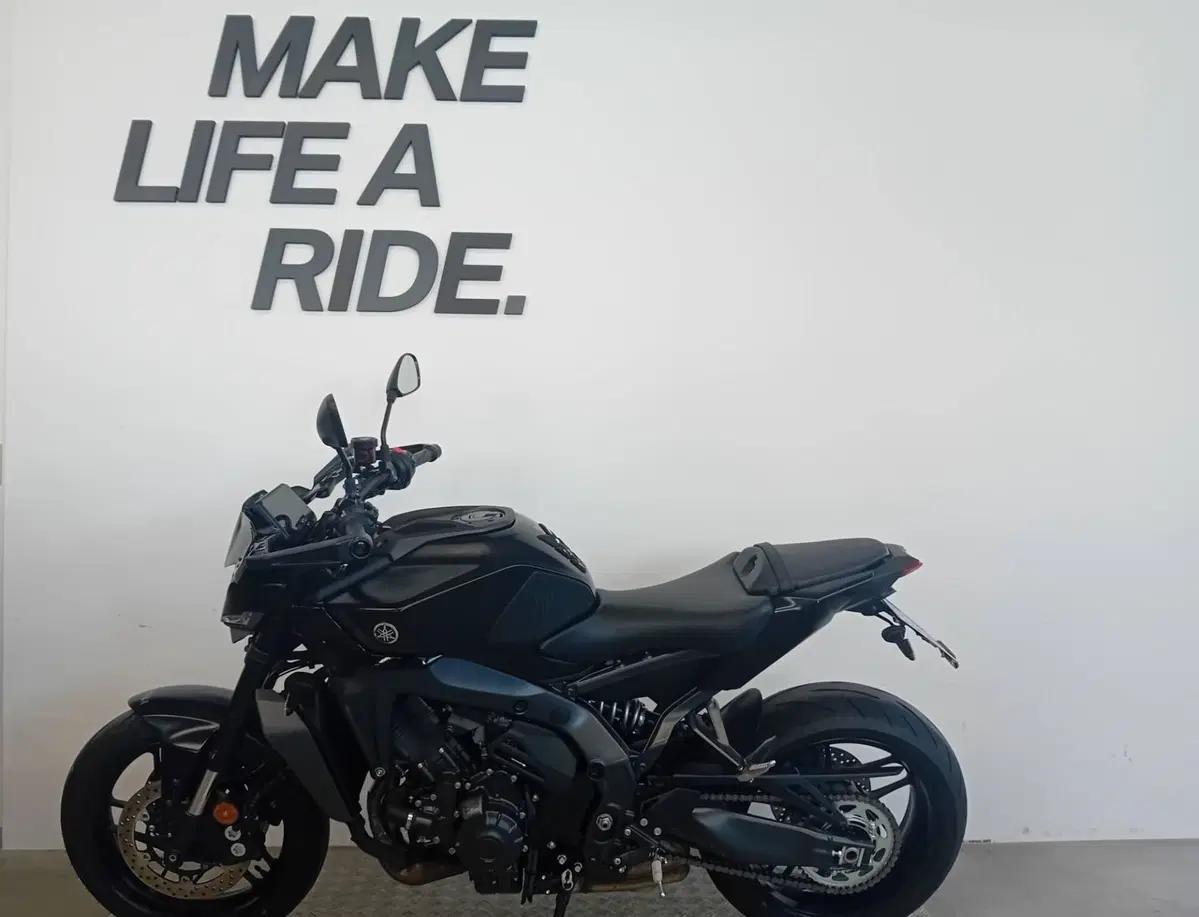 Yamaha MT-09 Y-AMT (2024 - 26) (2)