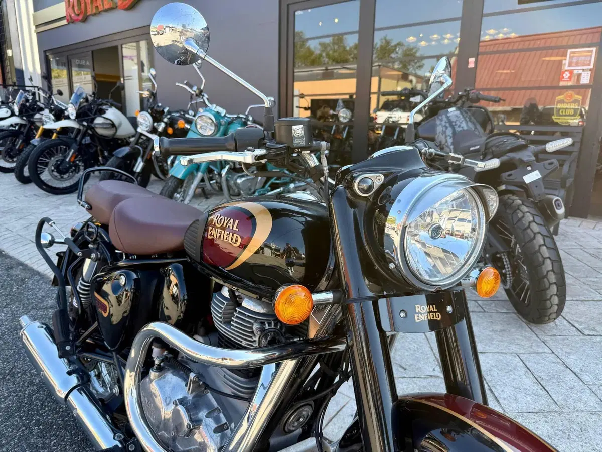 Royal Enfield Classic 350 (2021 - 26) (3)