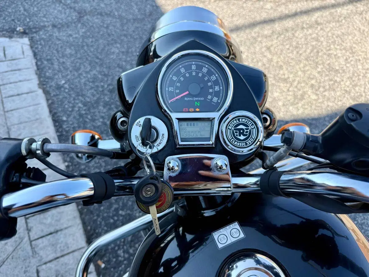 Royal Enfield Classic 350 (2021 - 26) (5)