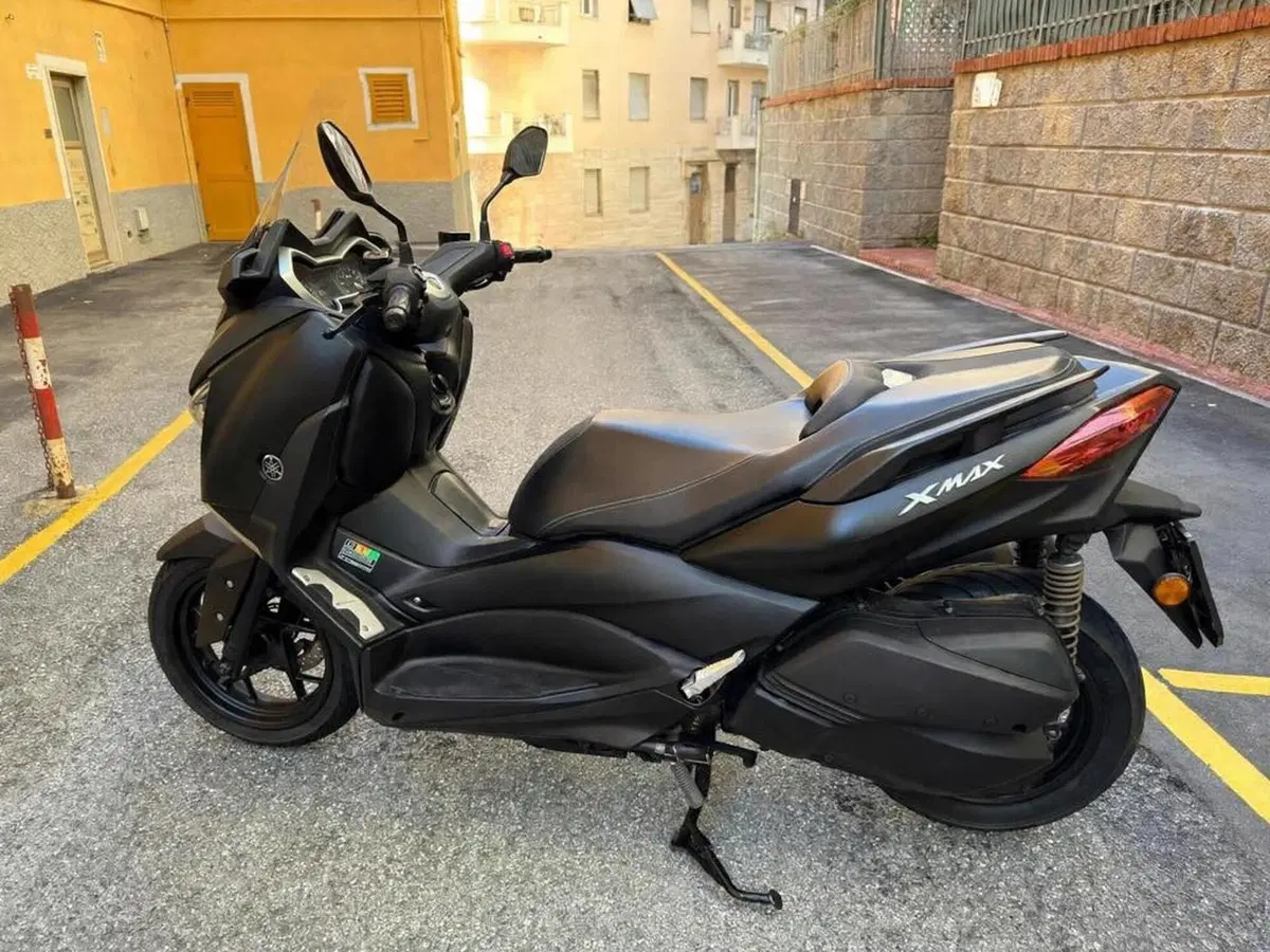 Yamaha X-Max 300 Roma Ed. MMXX (2020) (2)