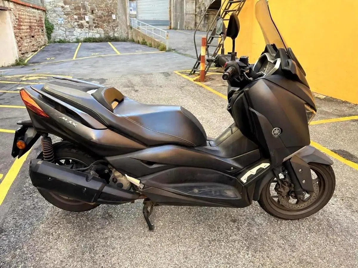 Yamaha X-Max 300 Roma Ed. MMXX (2020) (3)