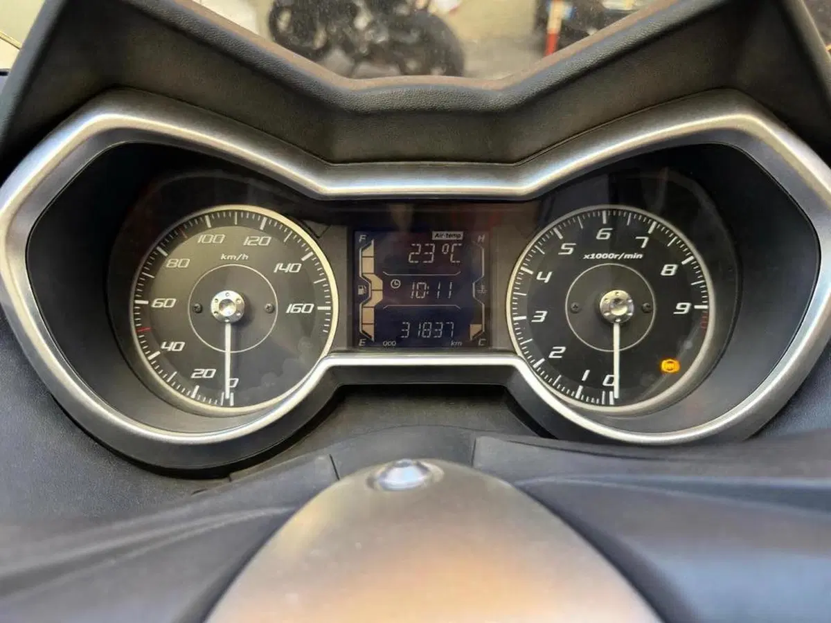 Yamaha X-Max 300 Roma Ed. MMXX (2020) (5)