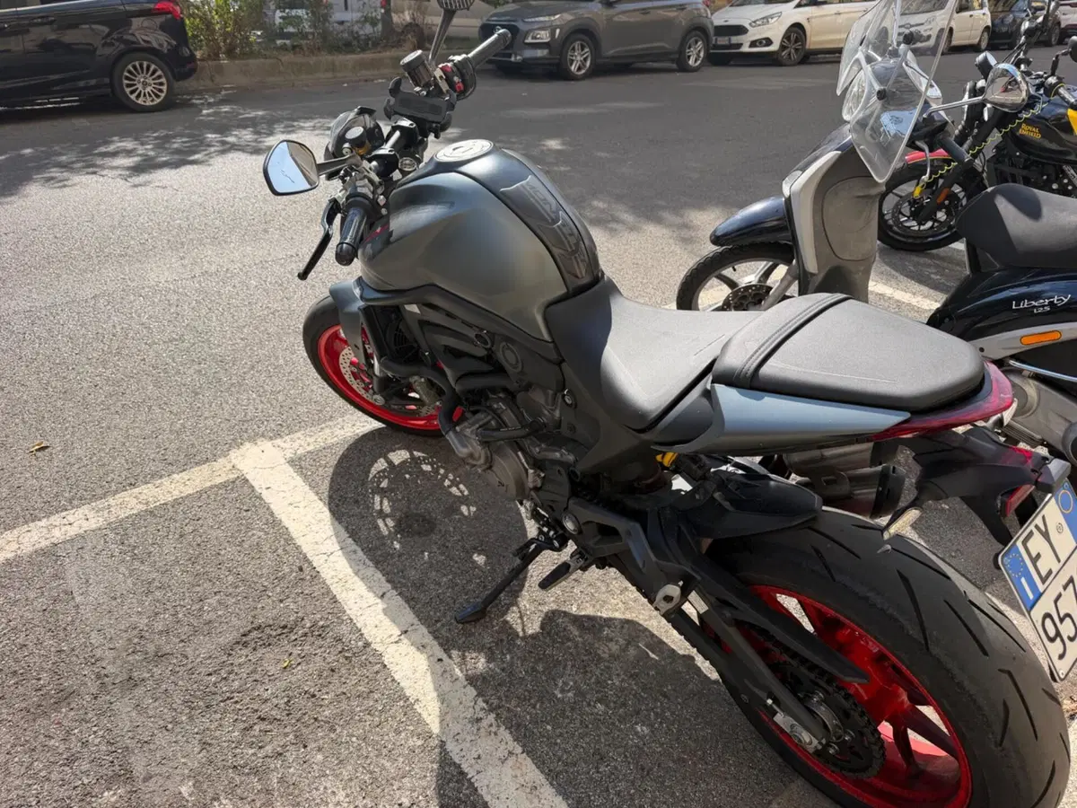 Ducati Monster 937 + (2021 - 25) (3)