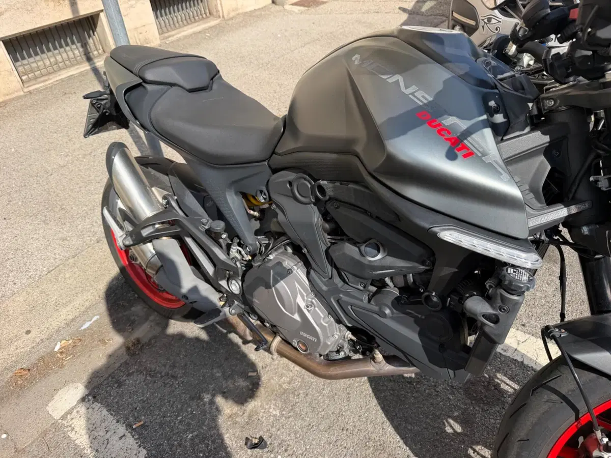 Ducati Monster 937 + (2021 - 25) (6)