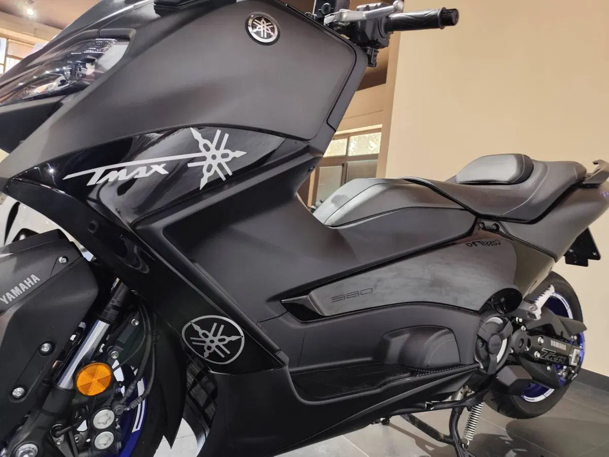 Yamaha T-Max 560 (2022 - 24) (5)