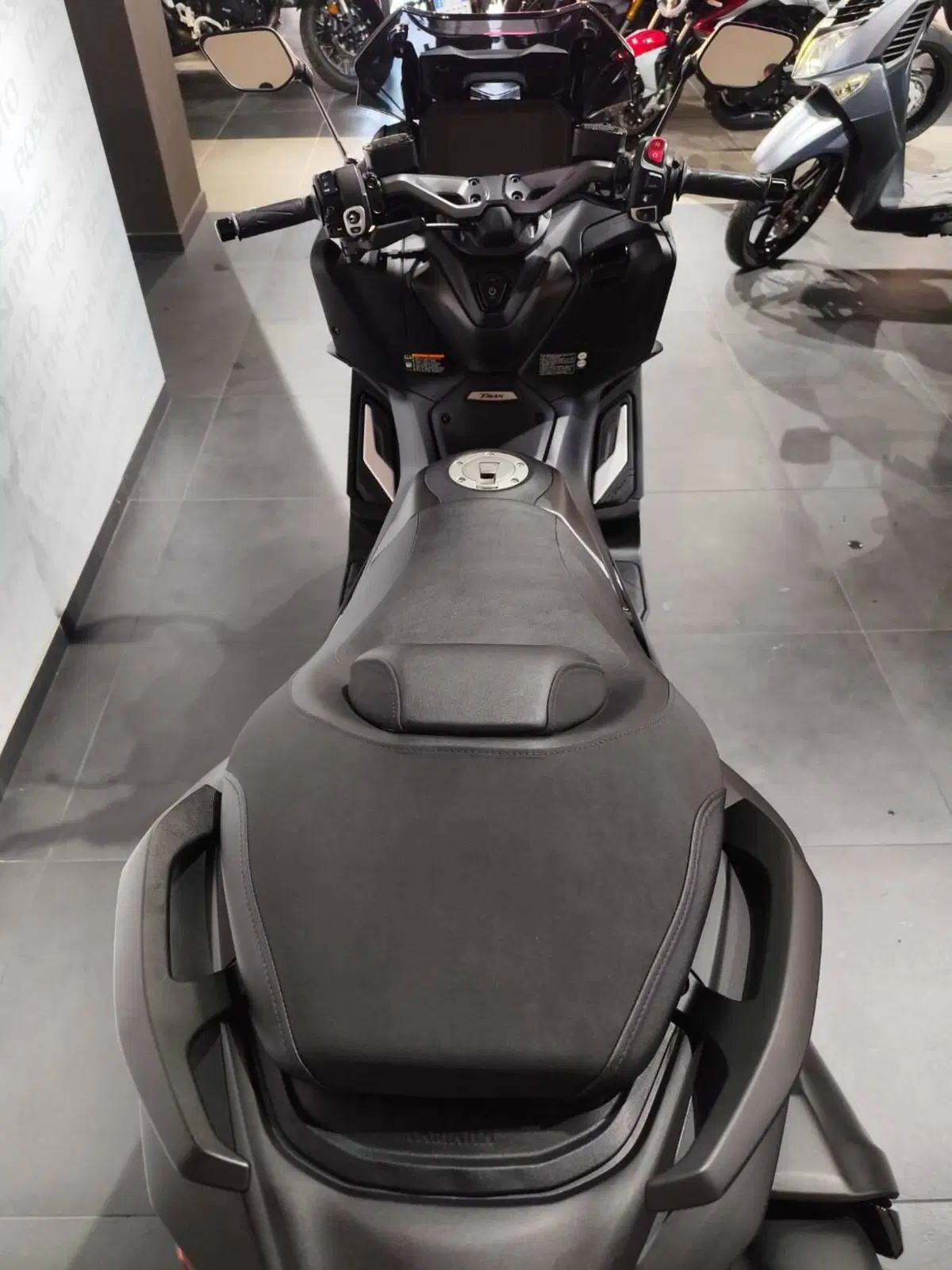 Yamaha T-Max 560 (2022 - 24) (7)