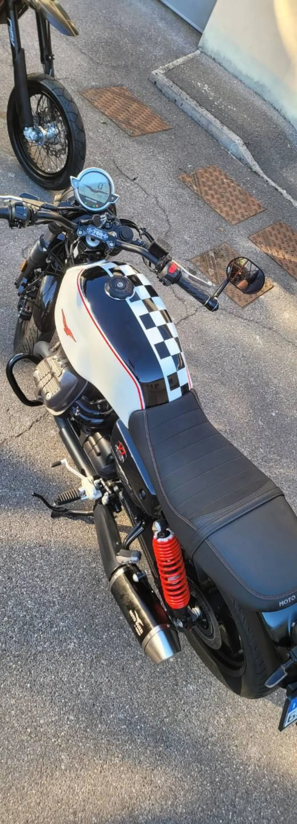 Moto Guzzi V7 Stone Ten (2024 - 25) (3)