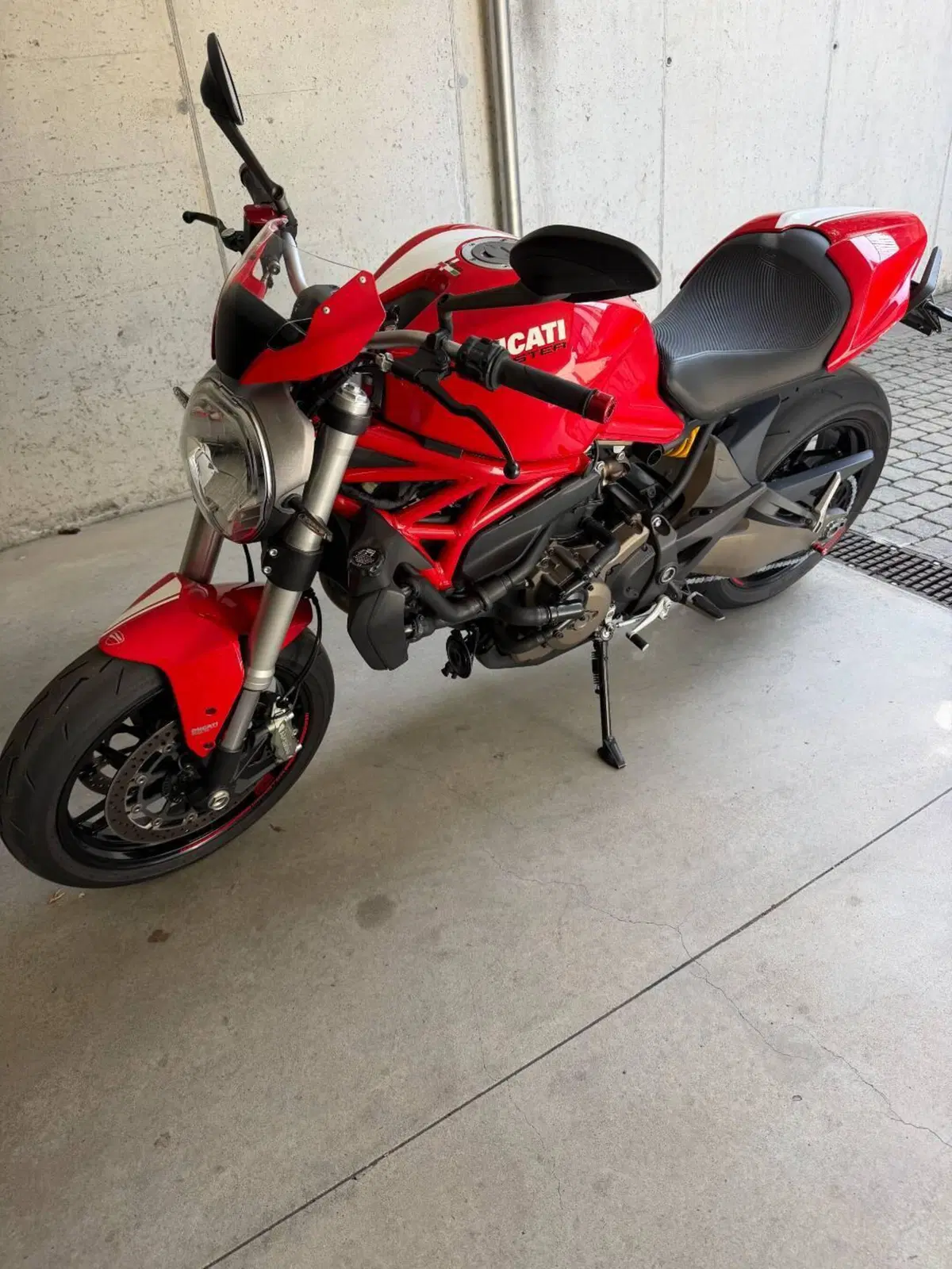 Ducati Monster 821 Stripe ABS (2015 - 17) (2)