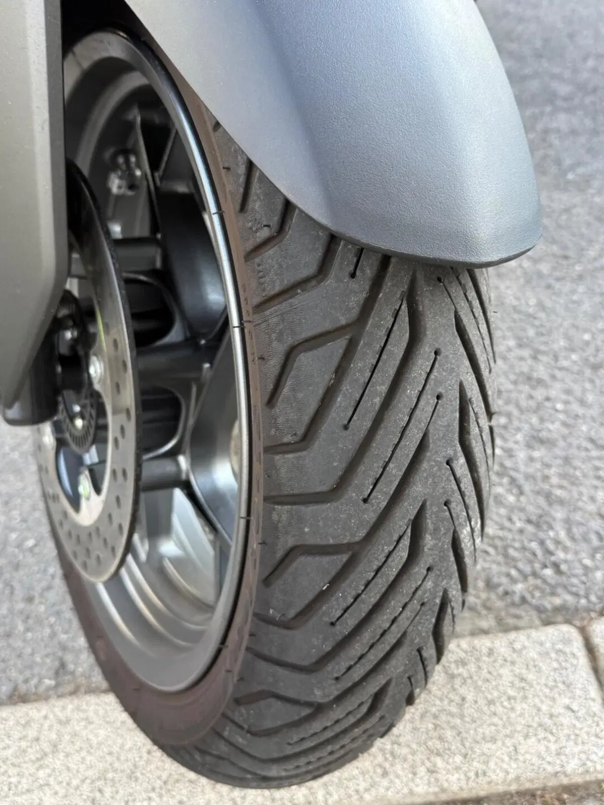 Yamaha X-Max 300 Tech Max+ (2025 - 26) (5)