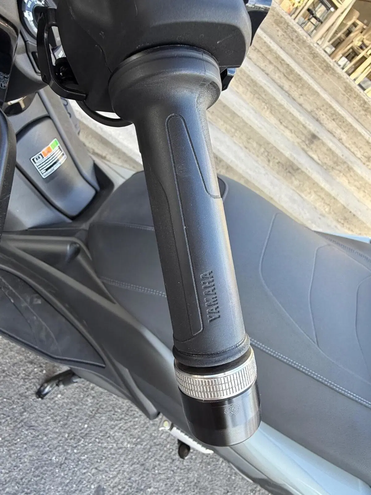 Yamaha X-Max 300 Tech Max+ (2025 - 26) (8)