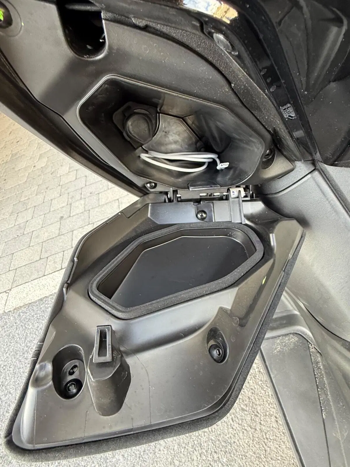 Yamaha X-Max 300 Tech Max+ (2025 - 26) (12)