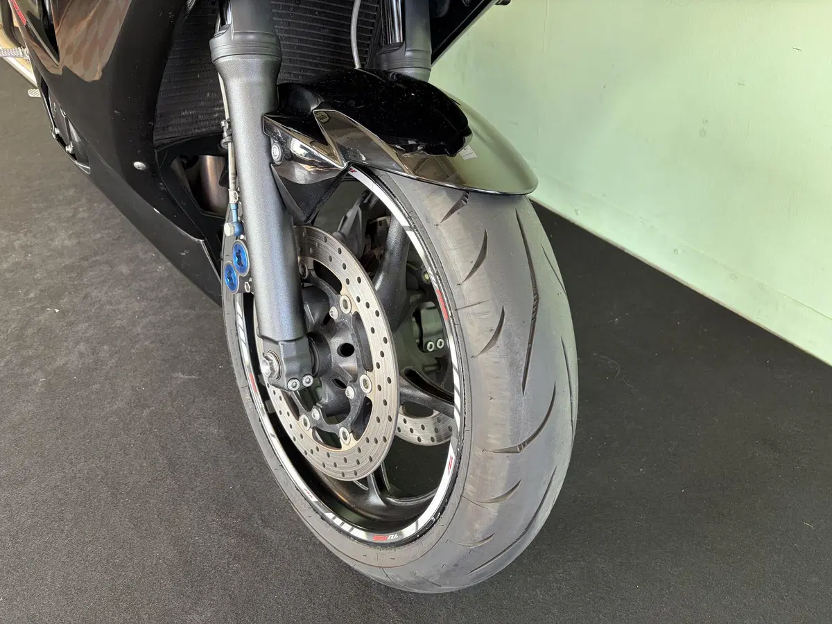 Yamaha YZF R6 (2003 - 04) (20)
