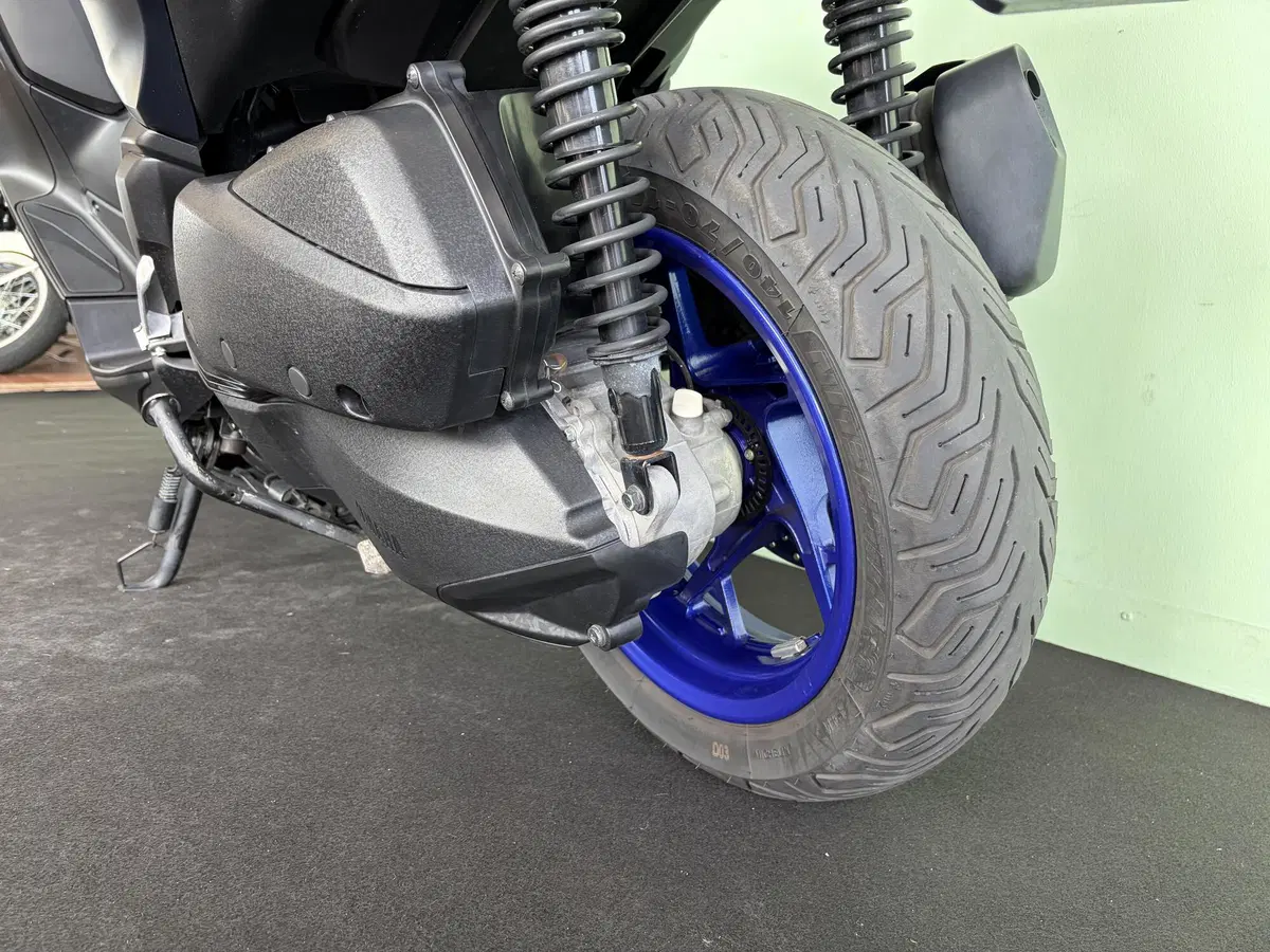 Yamaha X-Max 300 Tech Max (2021 - 24) (17)