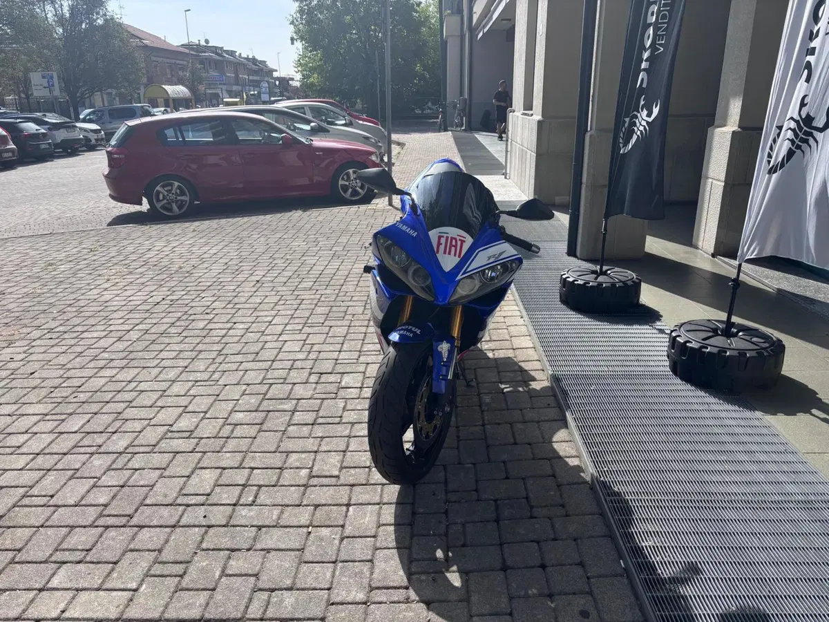 Yamaha YZF R1 (2009 - 11) (3)