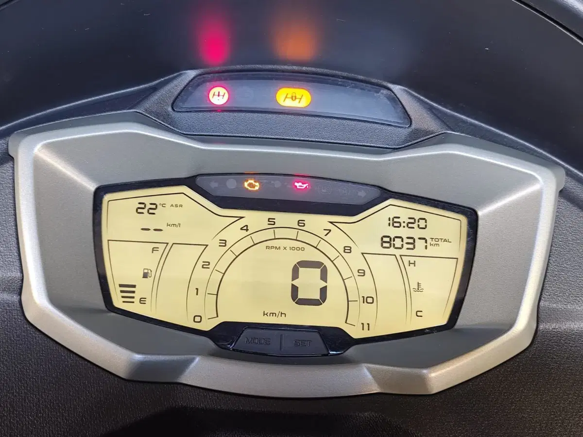 Piaggio MP3 310 (2025 - 26) (5)