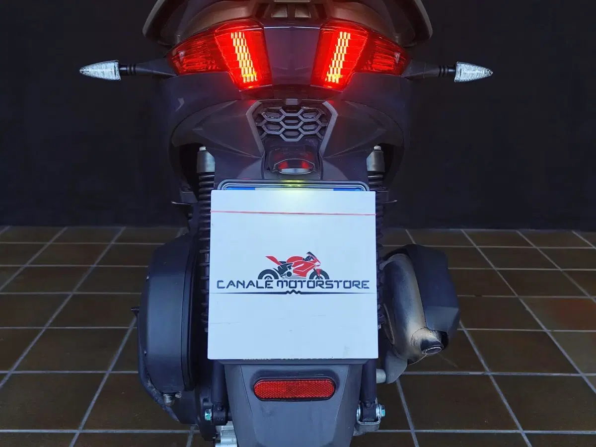 Piaggio MP3 310 (2025 - 26) (11)