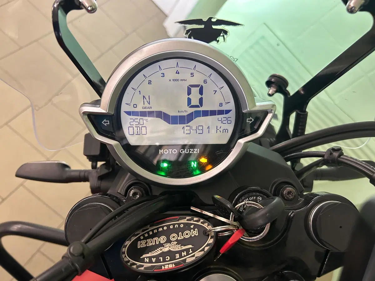 Moto Guzzi V7 850 Stone Special Abs (2021) (5)