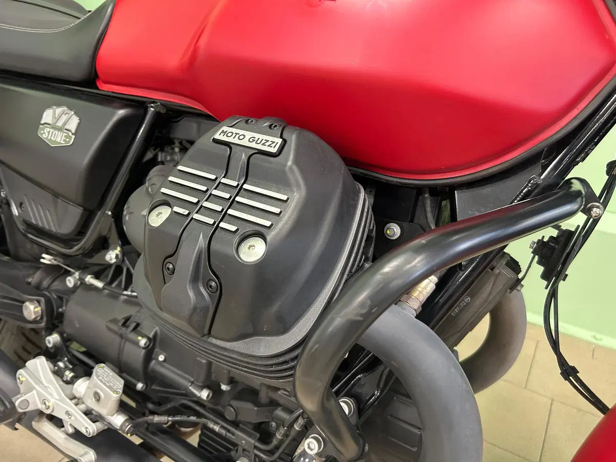 Moto Guzzi V7 850 Stone Special Abs (2021) (16)