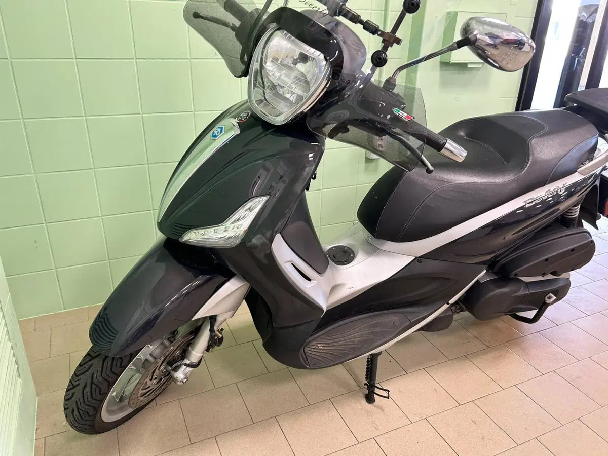 Piaggio Beverly 350 S ABS (2019 - 20) (9)
