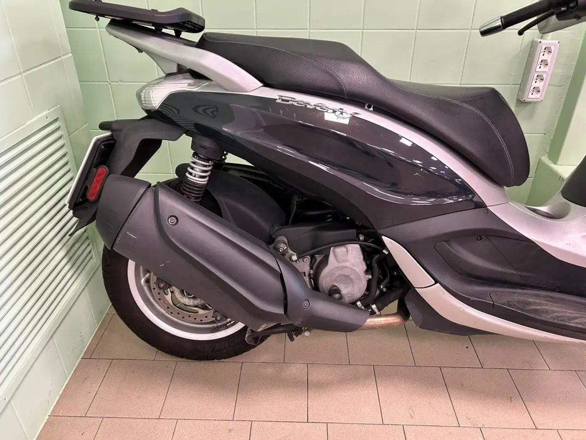 Piaggio Beverly 350 S ABS (2019 - 20) (16)
