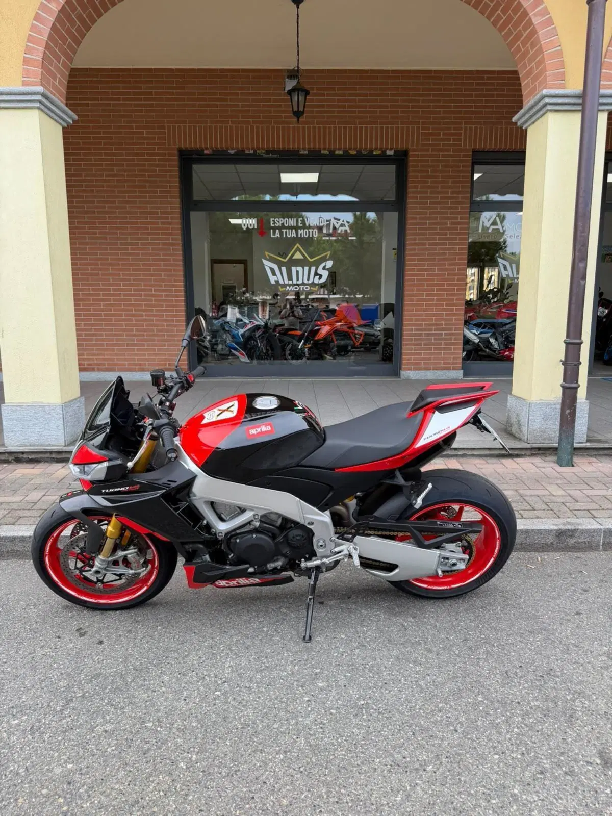 Aprilia Tuono V4 Factory SE-09 SBK (2024)