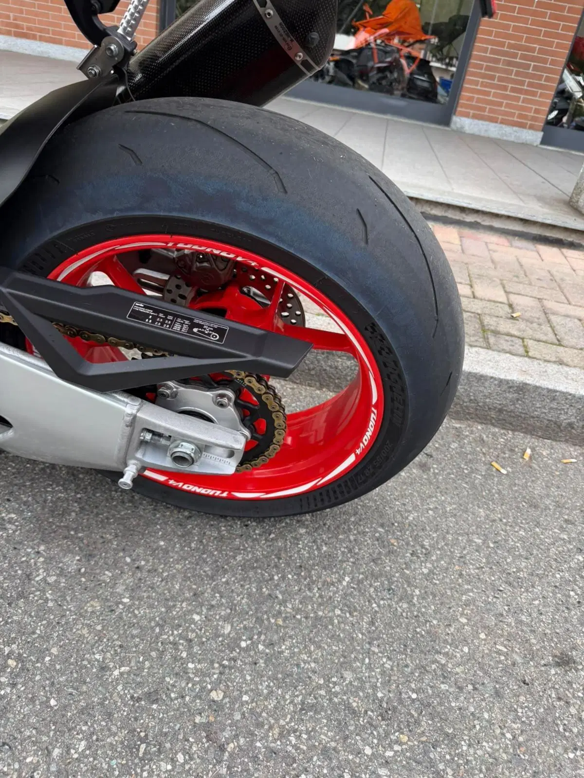 Aprilia Tuono V4 Factory SE-09 SBK (2024) (3)
