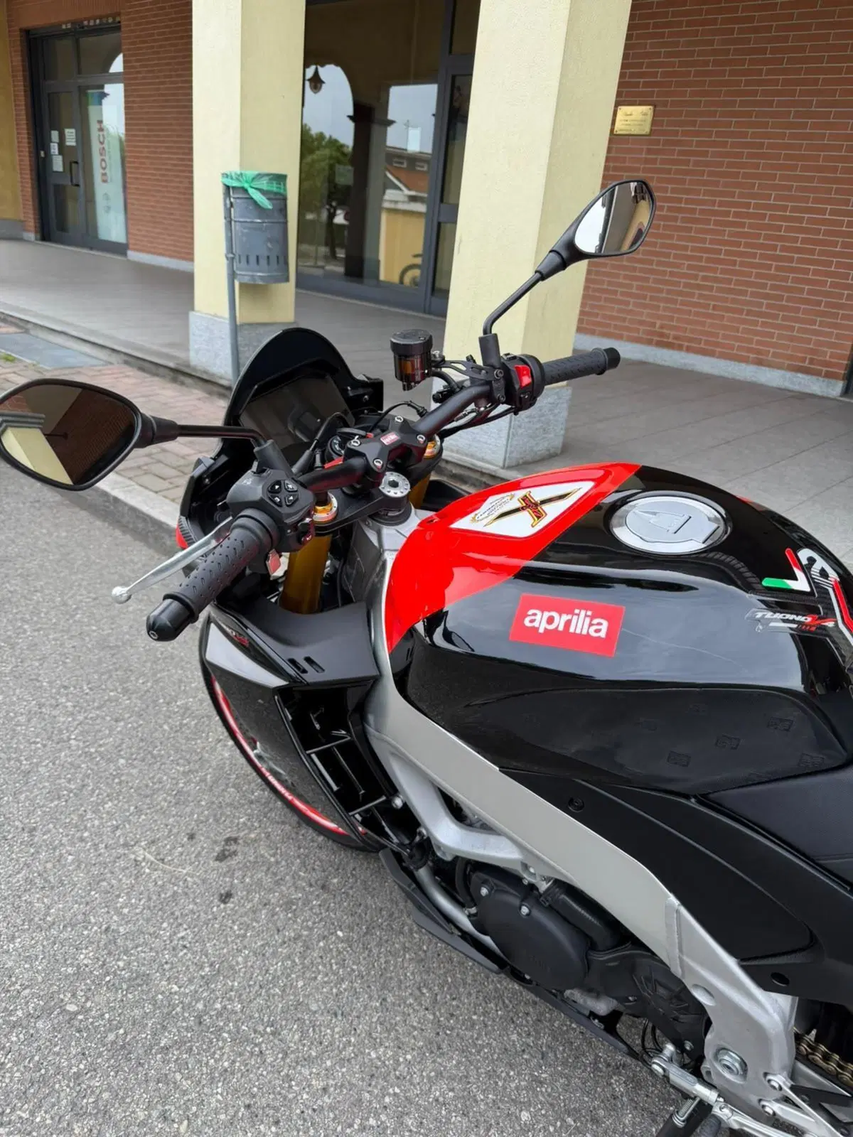 Aprilia Tuono V4 Factory SE-09 SBK (2024) (4)