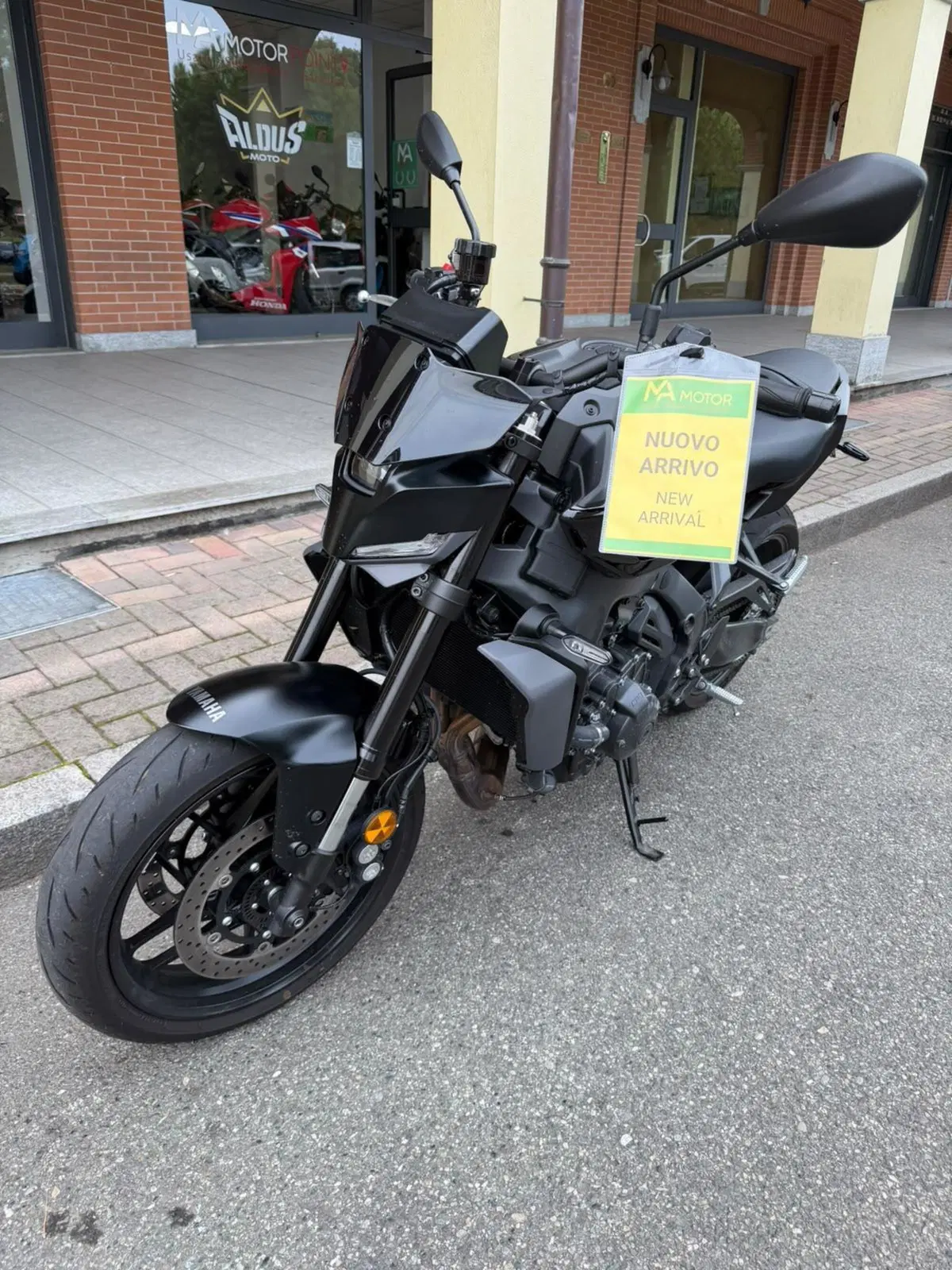 Yamaha MT-09 Y-AMT (2024 - 26) (7)