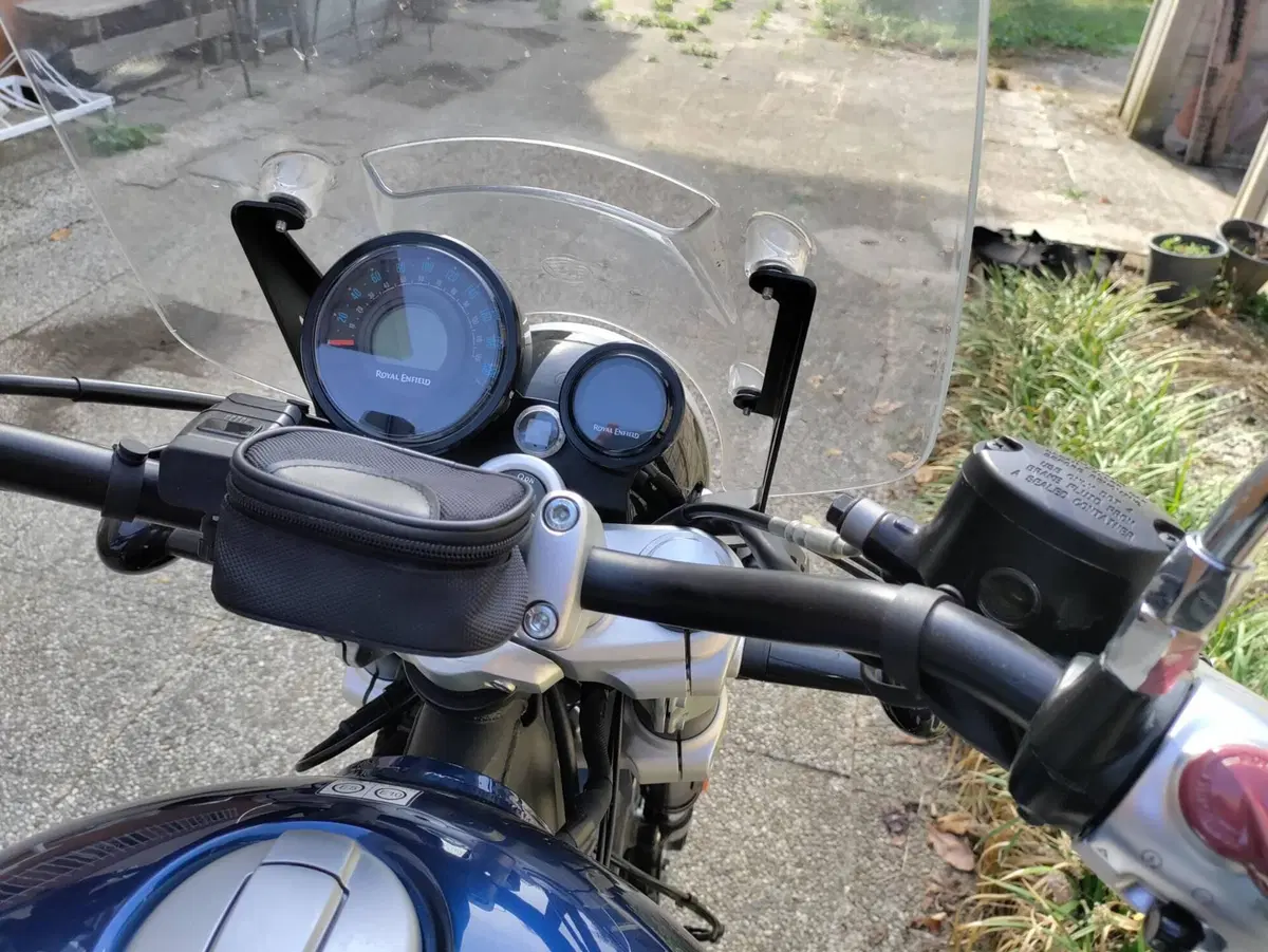 Royal Enfield Super Meteor 650 (2023 - 26) (2)