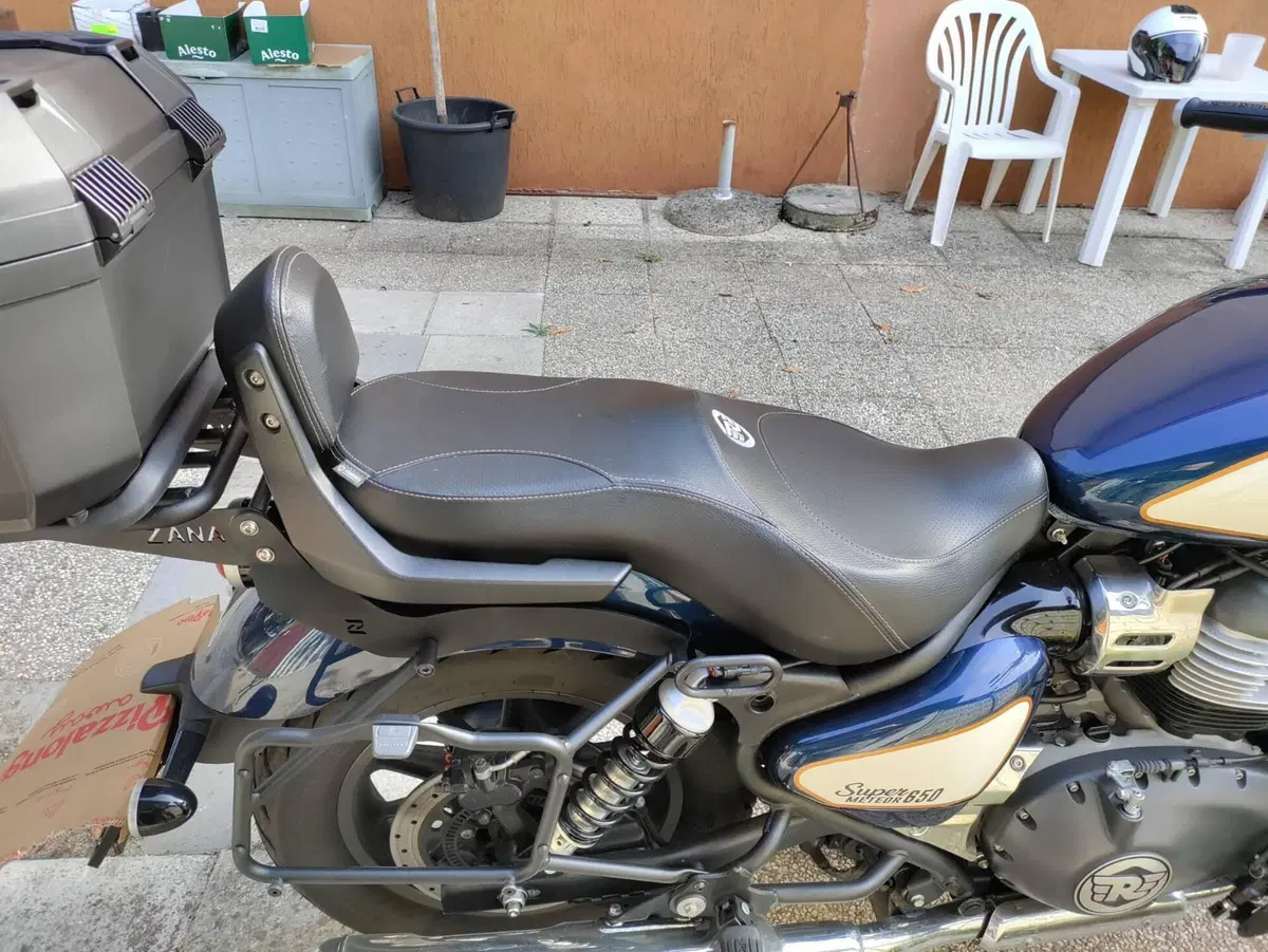 Royal Enfield Super Meteor 650 (2023 - 26) (5)