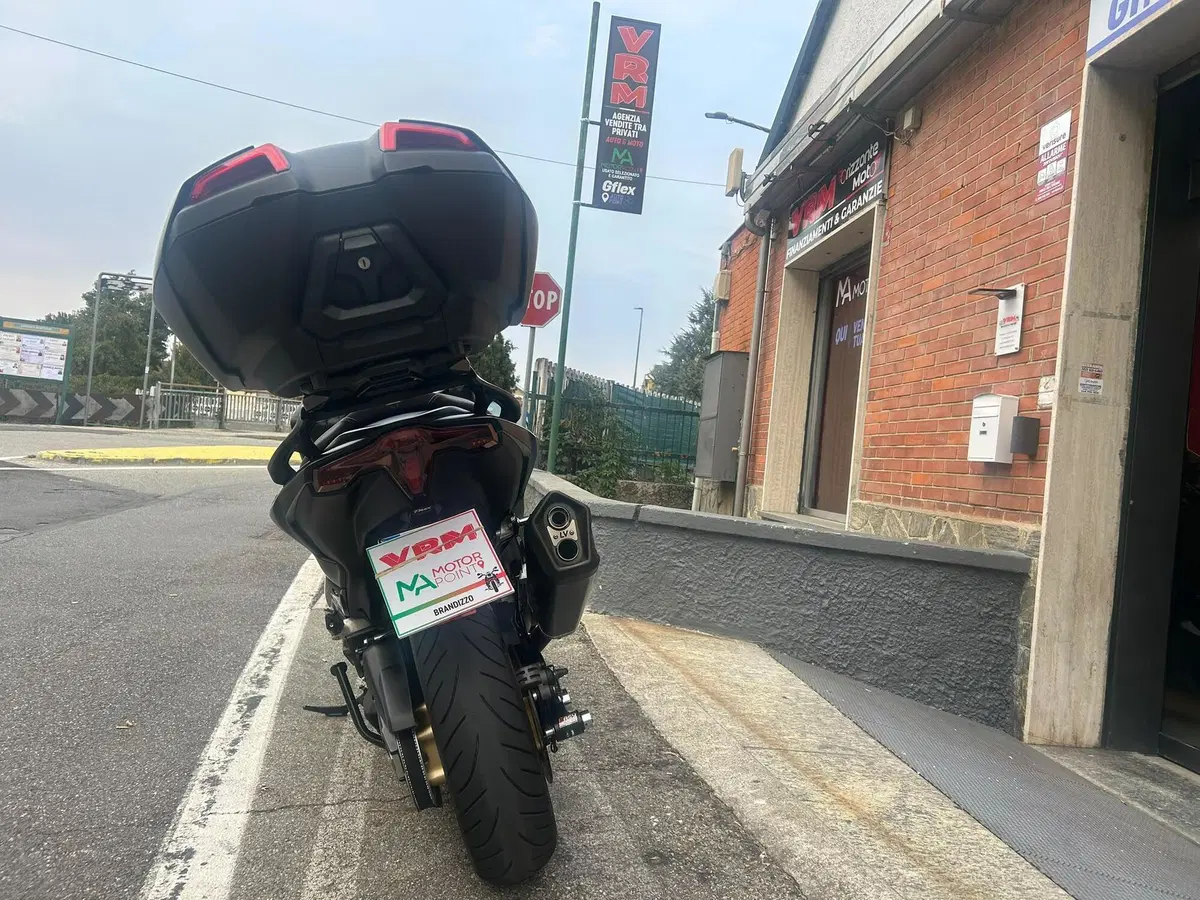 Yamaha T-Max 560 Tech Max (2022 - 24) (12)