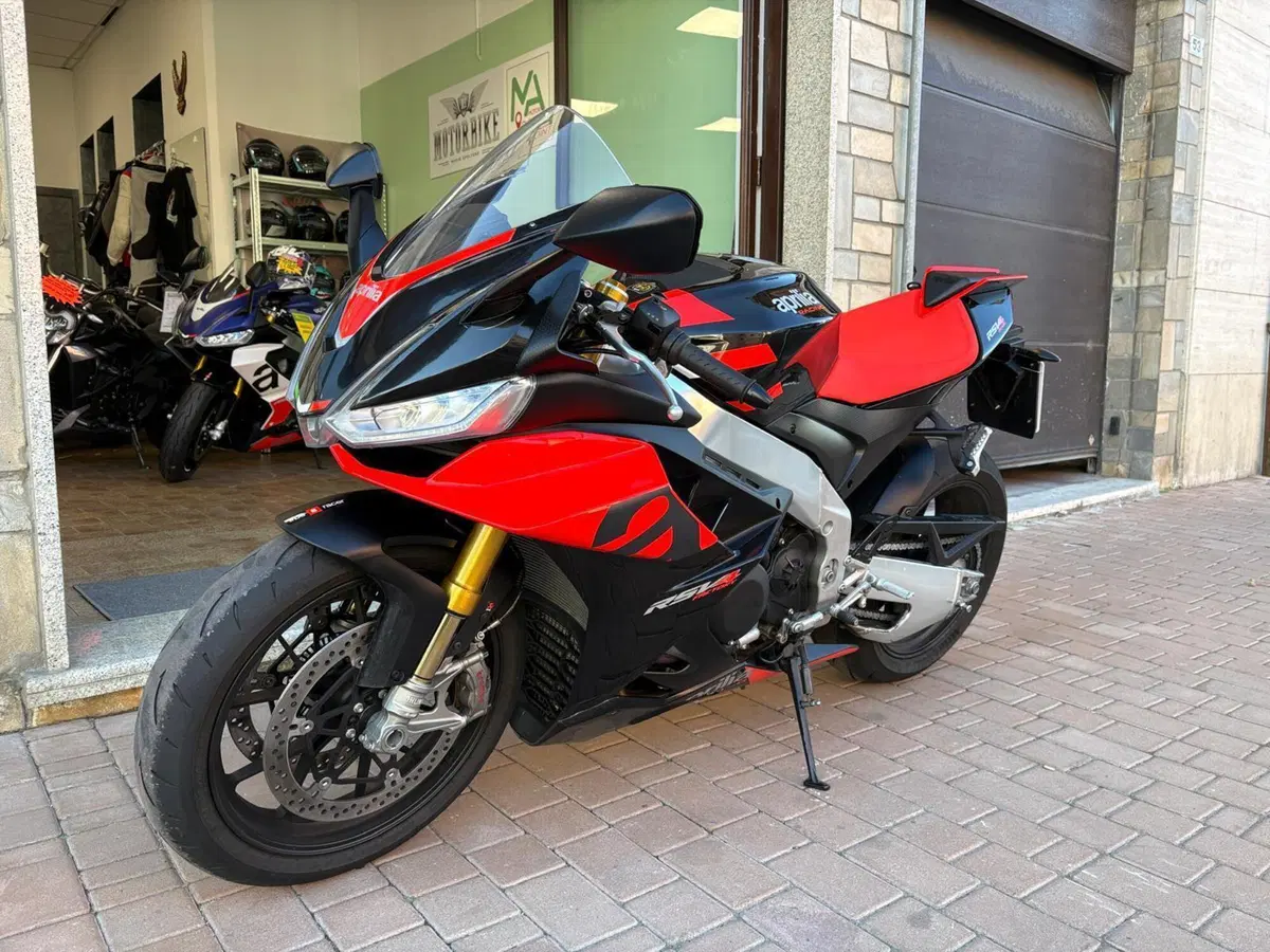 Aprilia RSV4 1100 Factory (2021 - 24)