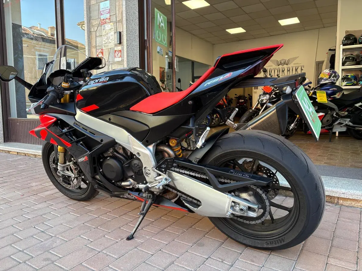 Aprilia RSV4 1100 Factory (2021 - 24) (2)