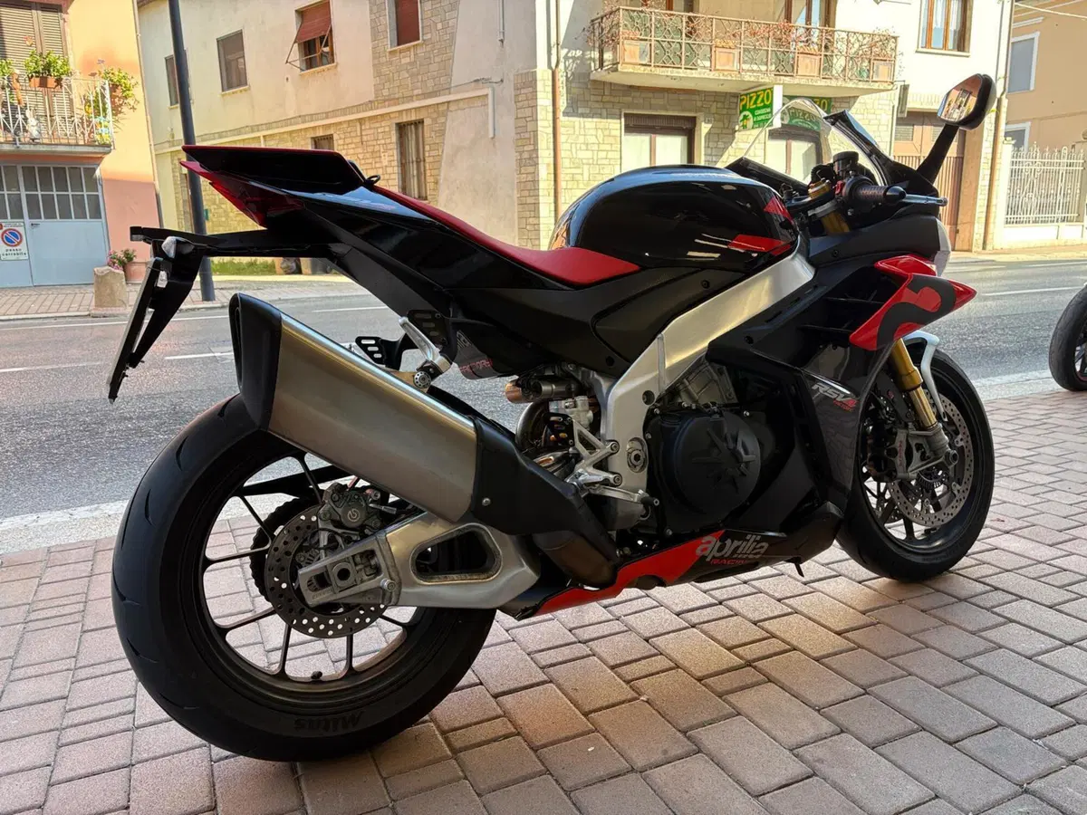 Aprilia RSV4 1100 Factory (2021 - 24) (3)