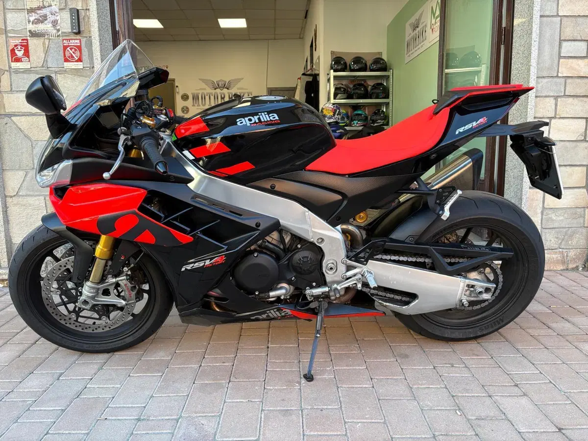 Aprilia RSV4 1100 Factory (2021 - 24) (6)