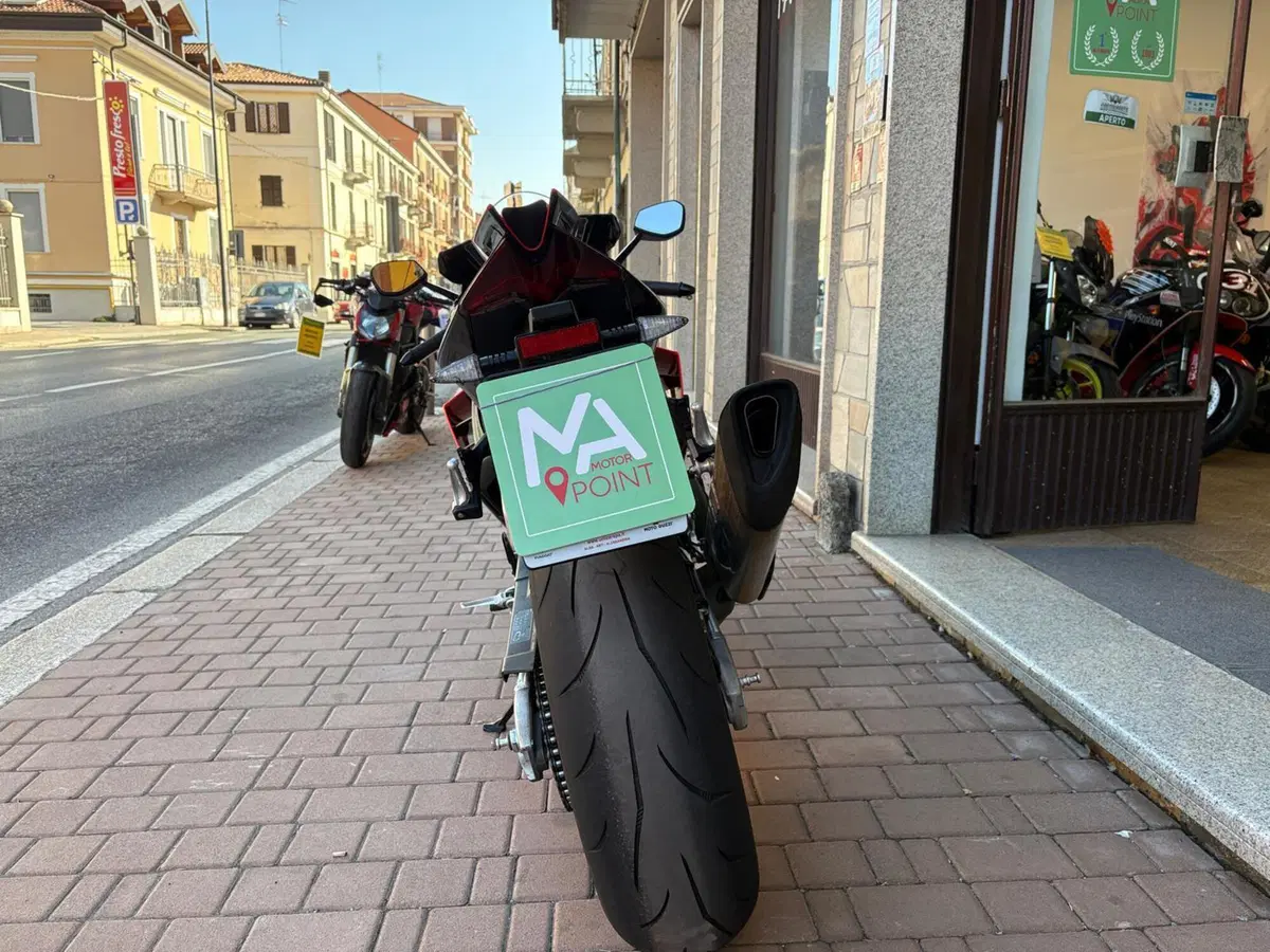 Aprilia RSV4 1100 Factory (2021 - 24) (7)