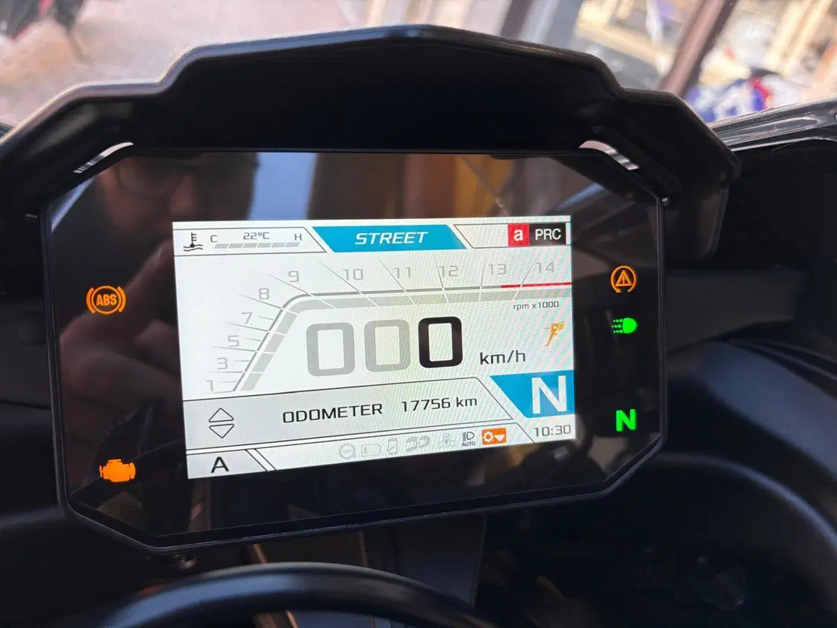 Aprilia RSV4 1100 Factory (2021 - 24) (13)