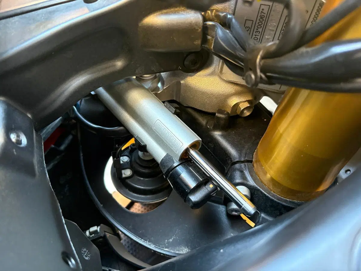 Aprilia RSV4 1100 Factory (2021 - 24) (19)