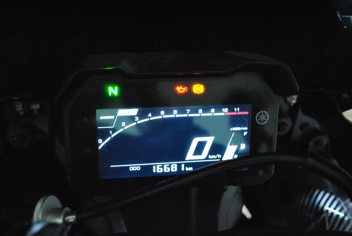 Yamaha YZF R7 (2021 - 25) (8)