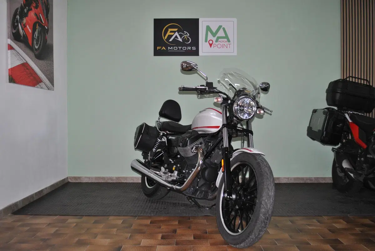 Moto Guzzi V9 Roamer (2018 - 20) (2)