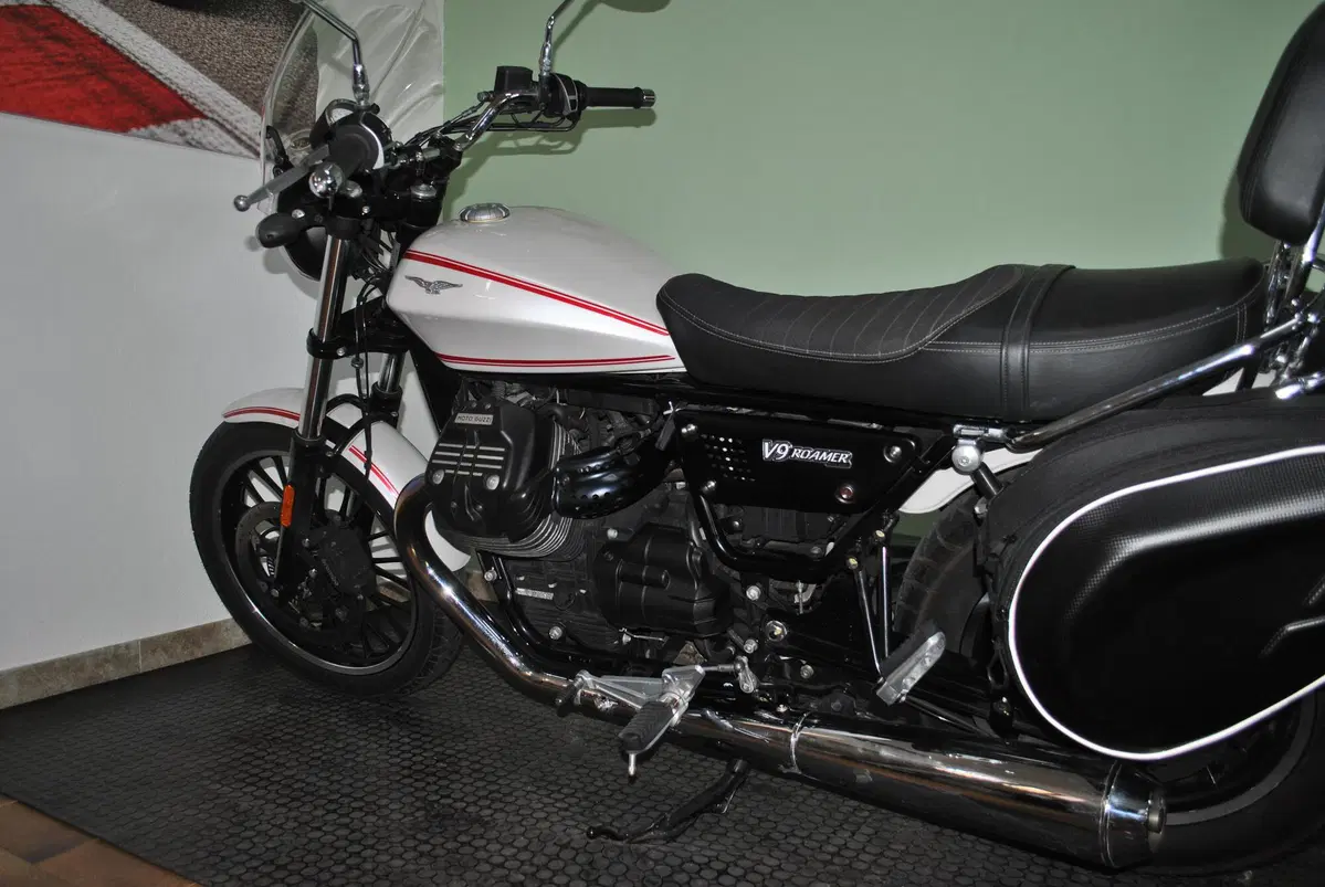 Moto Guzzi V9 Roamer (2018 - 20) (4)