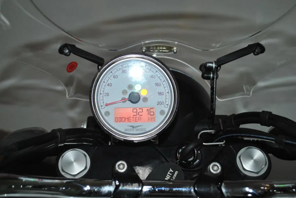 Moto Guzzi V9 Roamer (2018 - 20) (5)
