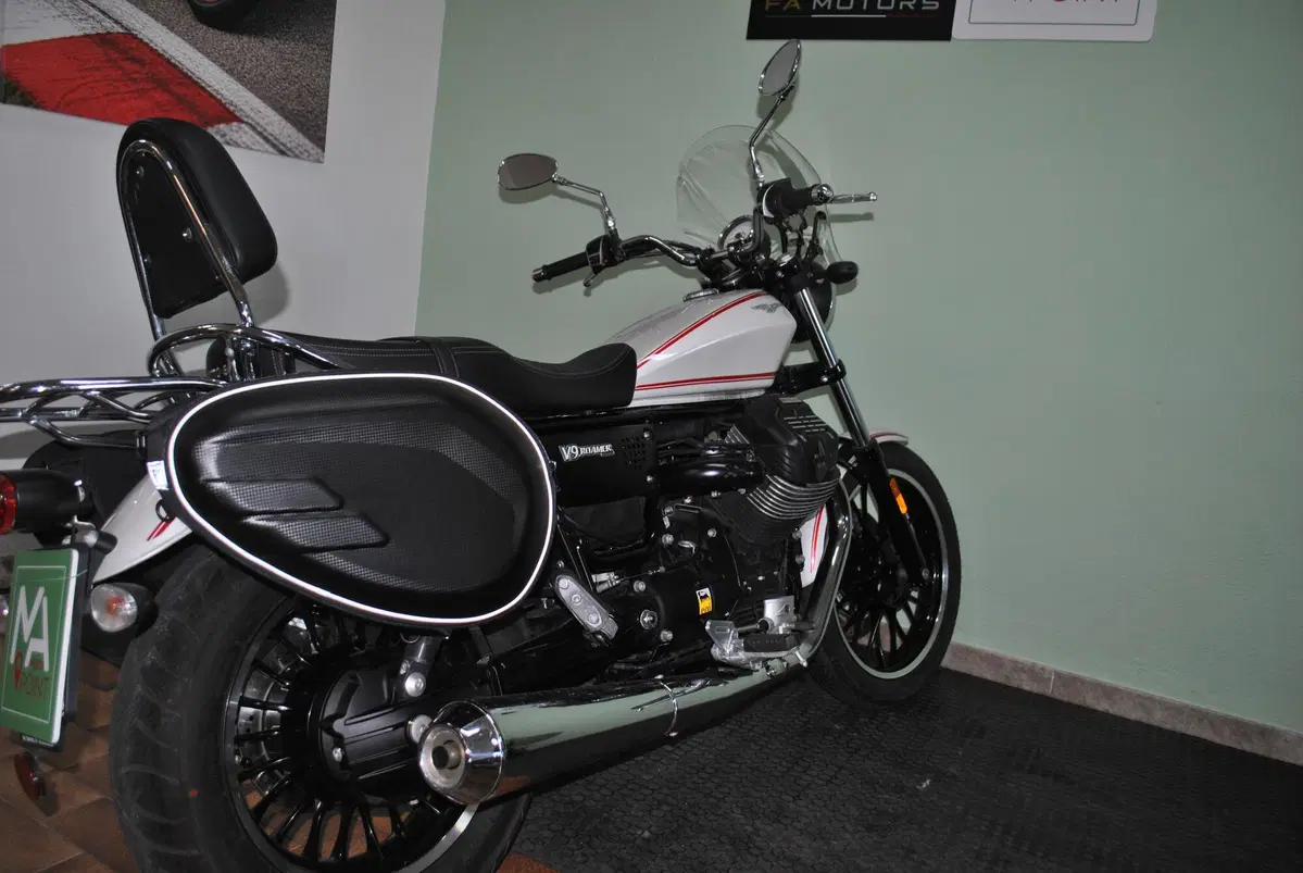 Moto Guzzi V9 Roamer (2018 - 20) (7)