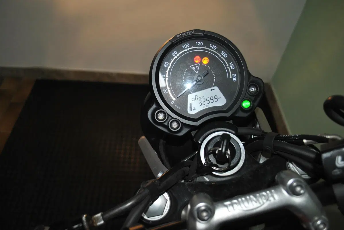 Triumph Speed Twin 900 (2023 - 24) (5)