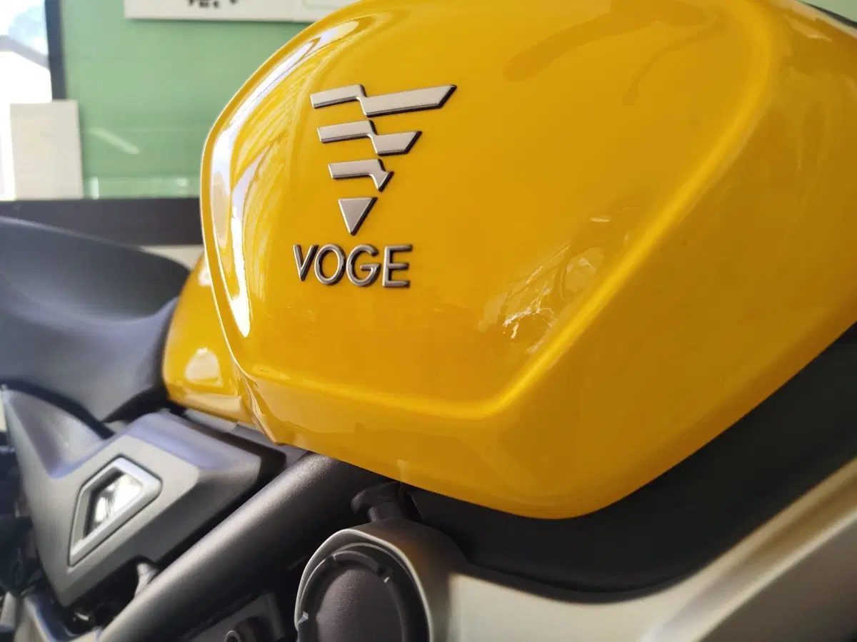 Voge Trofeo 350AC (2022 - 26) (7)