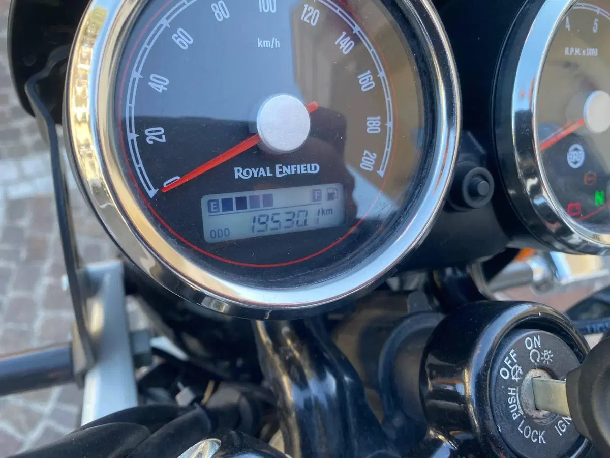 Royal Enfield Interceptor 650 (2021 - 26) (3)