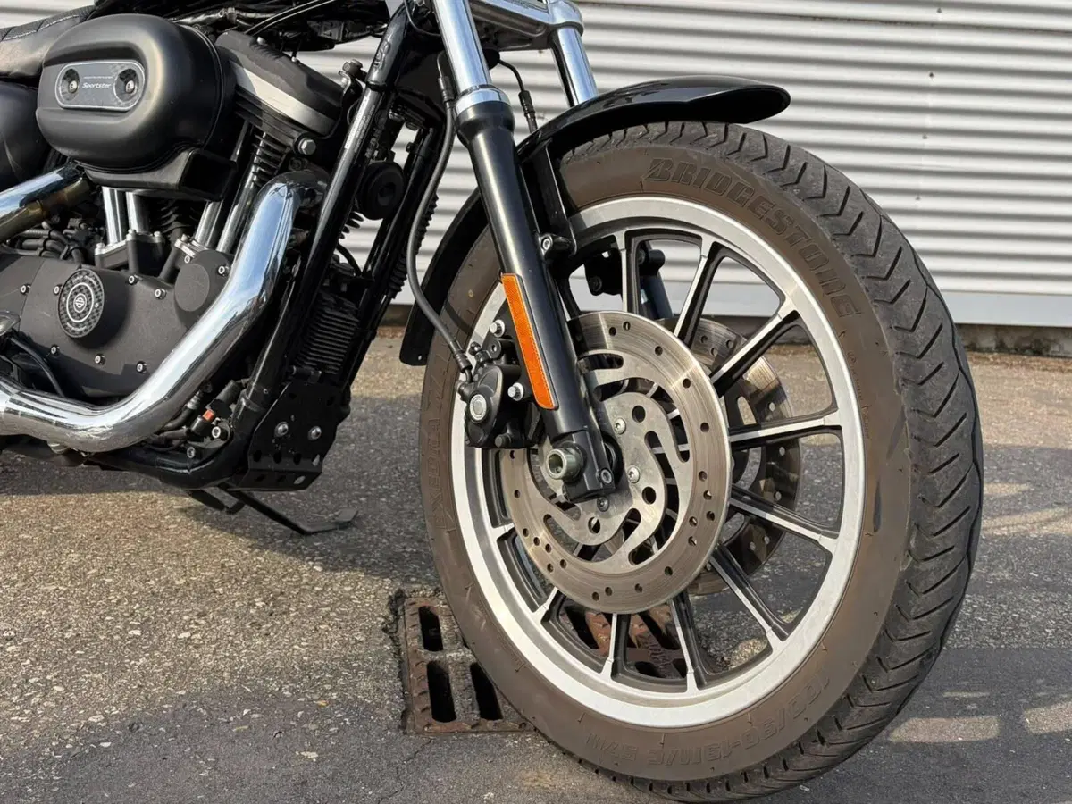 Harley-Davidson 883 R (2008 - 16) - XL 883R (3)