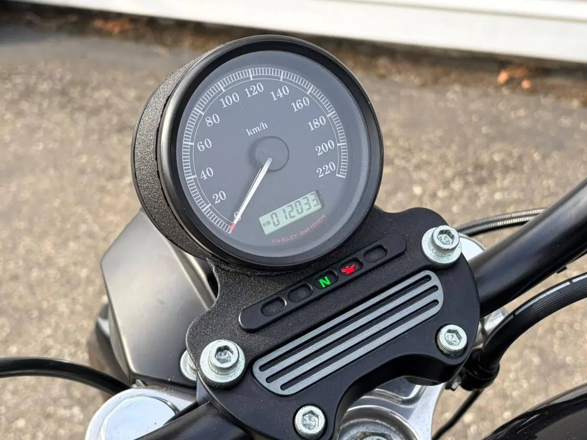 Harley-Davidson 883 R (2008 - 16) - XL 883R (9)