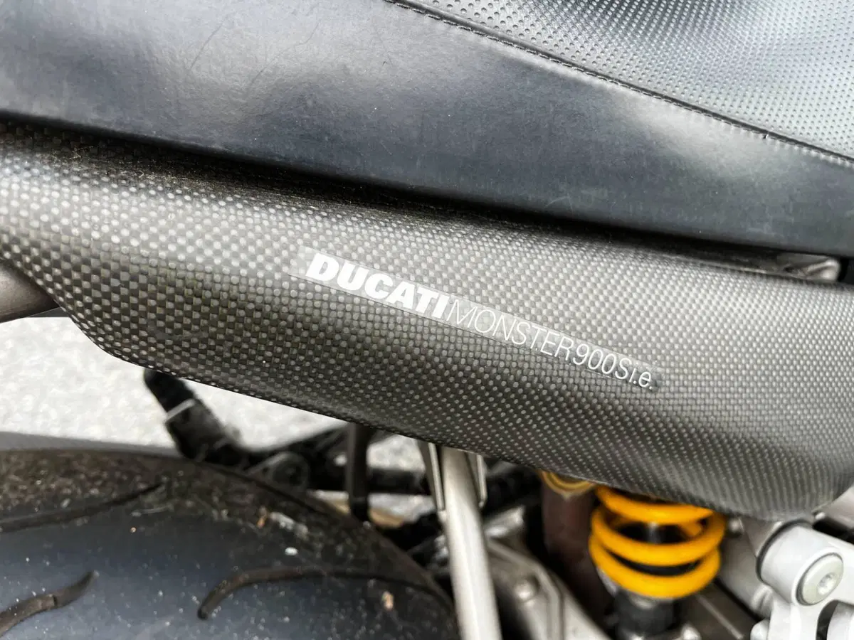 Ducati monster 900S (2)