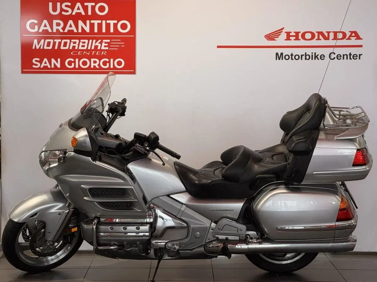 Honda GL 1800 Gold Wing (2000 - 05)